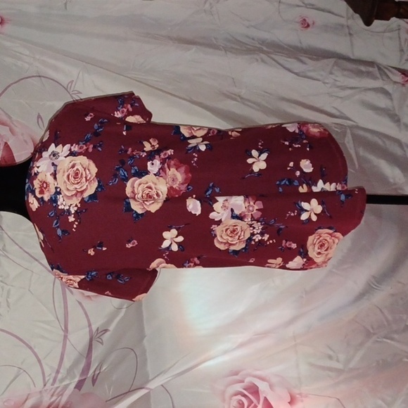 No Boundaries Women's blouse - Picture 2 of 4